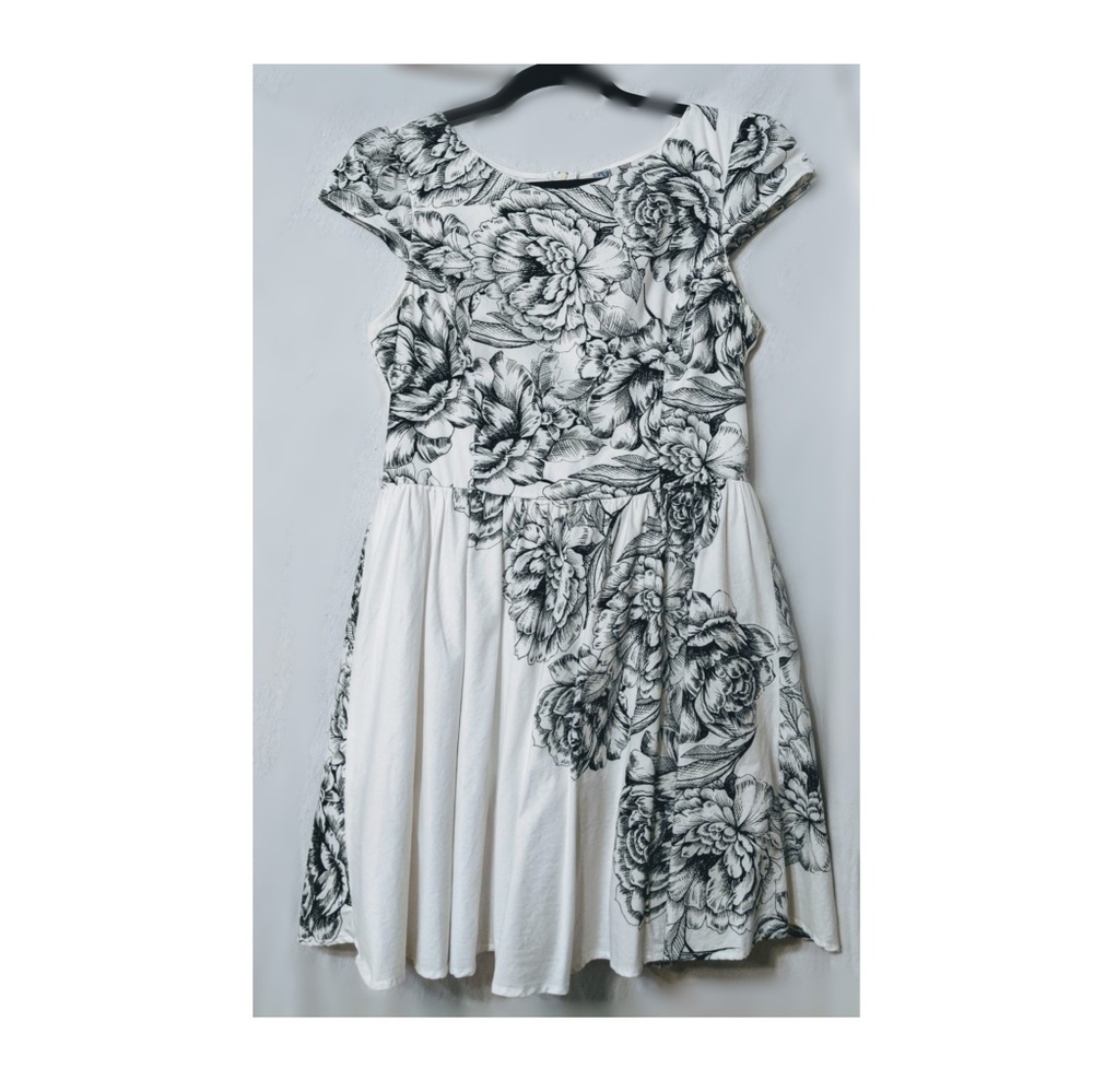 Dress white black floral sz L